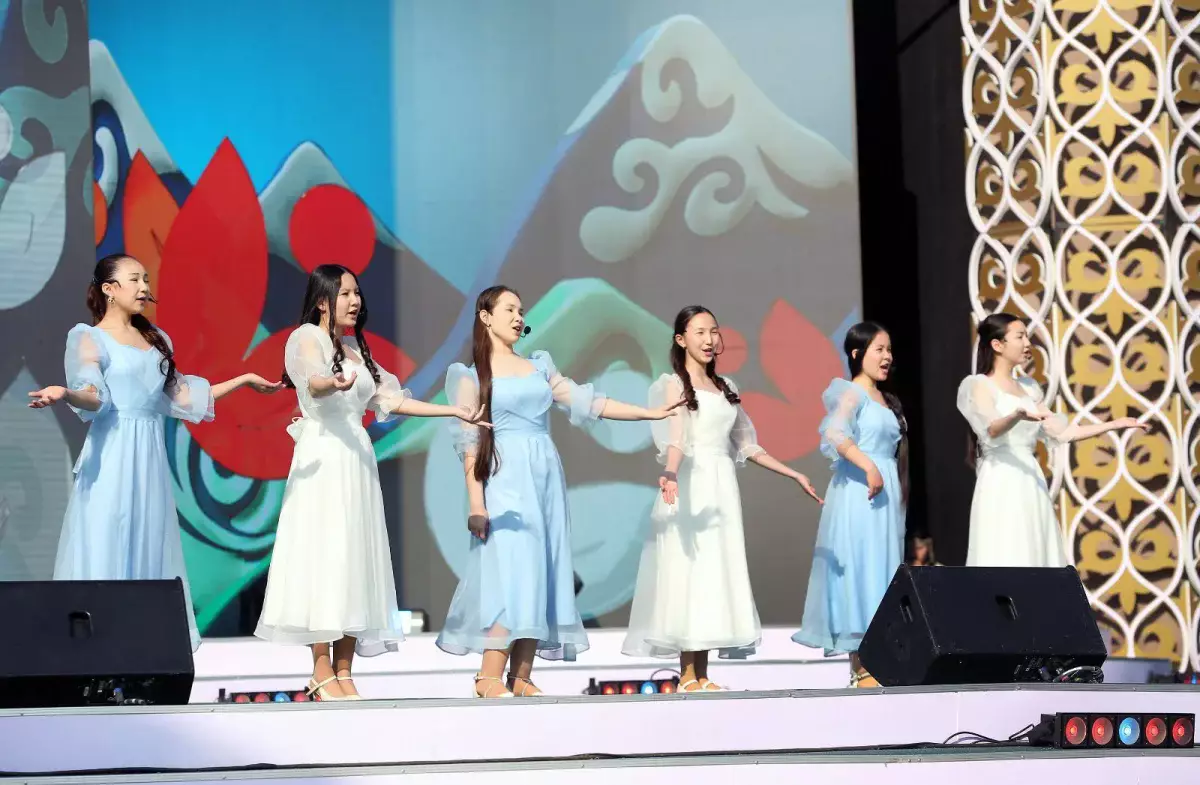 Сахнаға алғашқы қадам: Наурыз күндері Алматыда жас таланттар өнер көрсетті