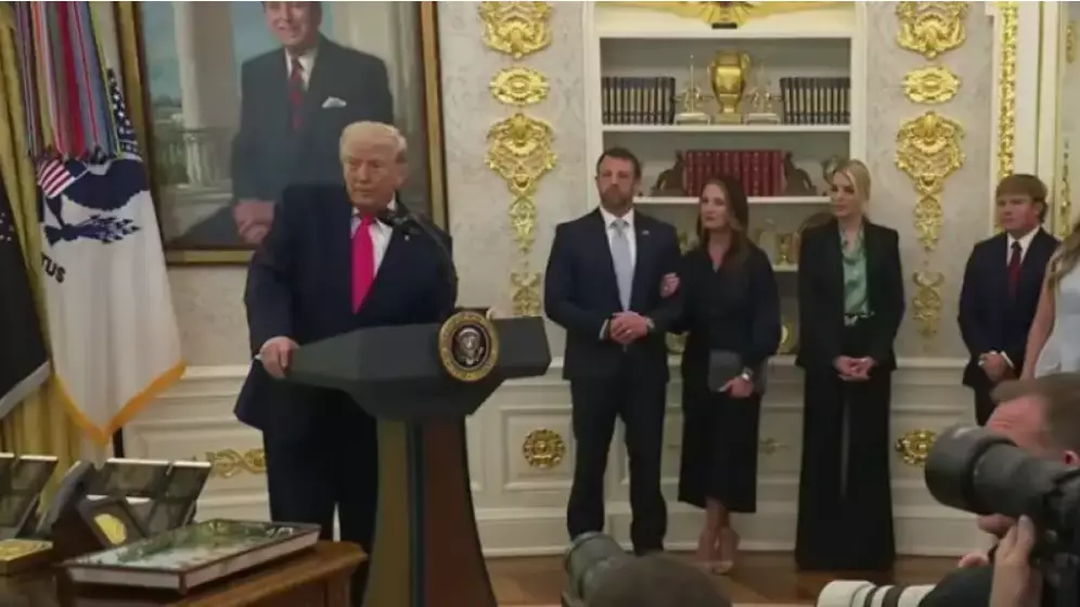 "Біз бұл соғыста жеңіске жеттік": Трамп АҚШ-тың Иранмен "дәл қазір" келіссөз жүргізіп жатқанын мәлімдеді