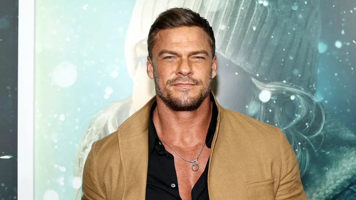 Звезда "Ритчера" Алан Ричсон загадочно высказался о "враге" после предполагаемой драки с соседом во дворе.