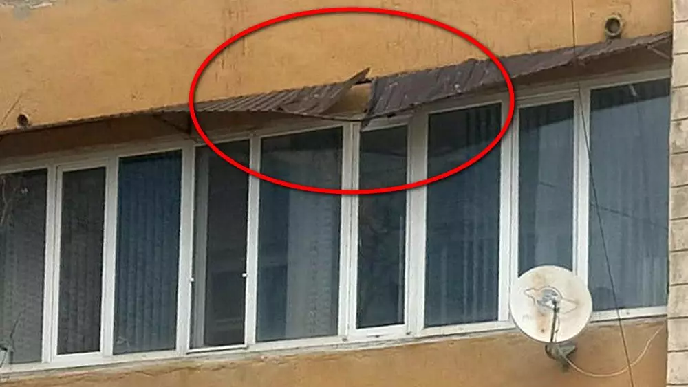 Девушка выпала с пятого этажа жилого дома в Актау