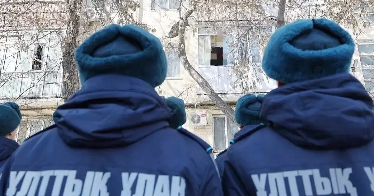  Ұландықтар Арқалықтағы су тасқынына қарсы іс-шараларға қатысуда 