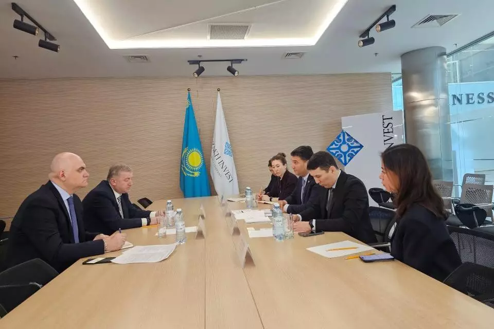 Председатель Комитета по инвестициям МИД Казахстана встретился с послом Грузии.