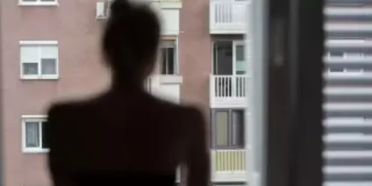 Ақтауда бойжеткен бесінші қабаттан секіріп кетті