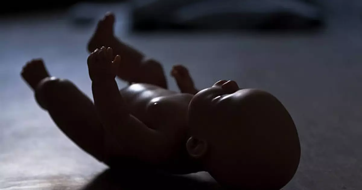   Павлодарда сәбиін тұншықтырып өлтірген бойжеткенге үкім оқылды   