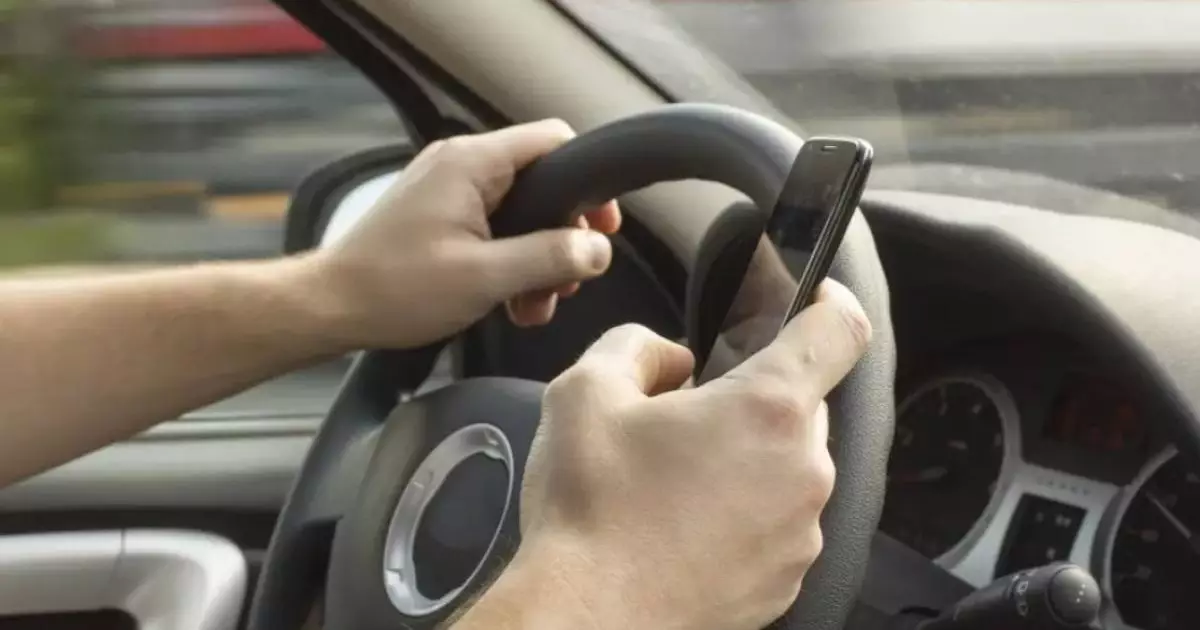 В МВД объяснили, когда можно пользоваться телефоном за рулем 