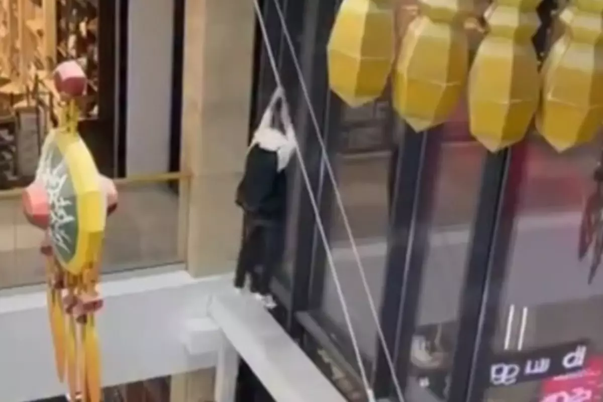 Подросток получил травмы в ТРЦ Infinity, родителей оштрафовали