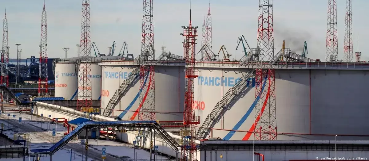 Украинаның дрон шабуылынан кейін Ресейдің Усть-Луга портында өрт шықты