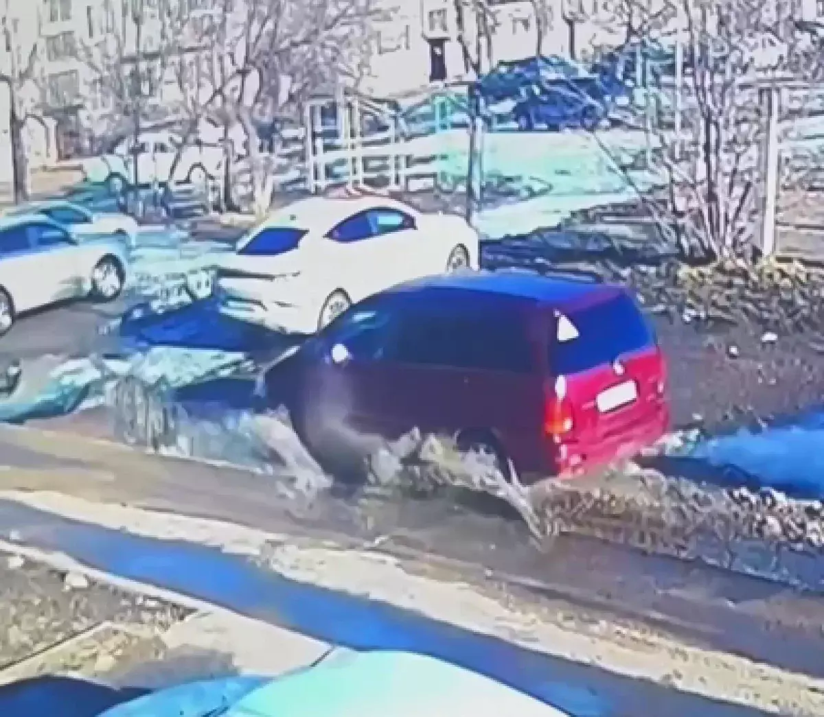 Пьяная казахстанка на машине мужа устроила массовое ДТП