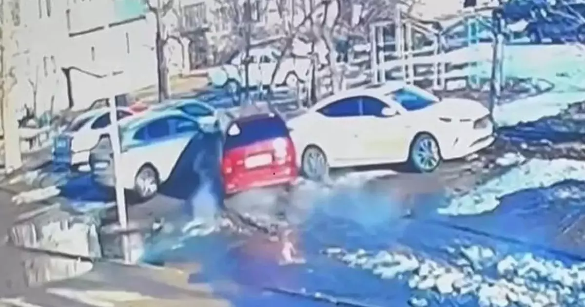  Әйеліне сеніп, көлігін берген күйеуі күтпеген оқиғаға тап болды (ВИДЕО) 