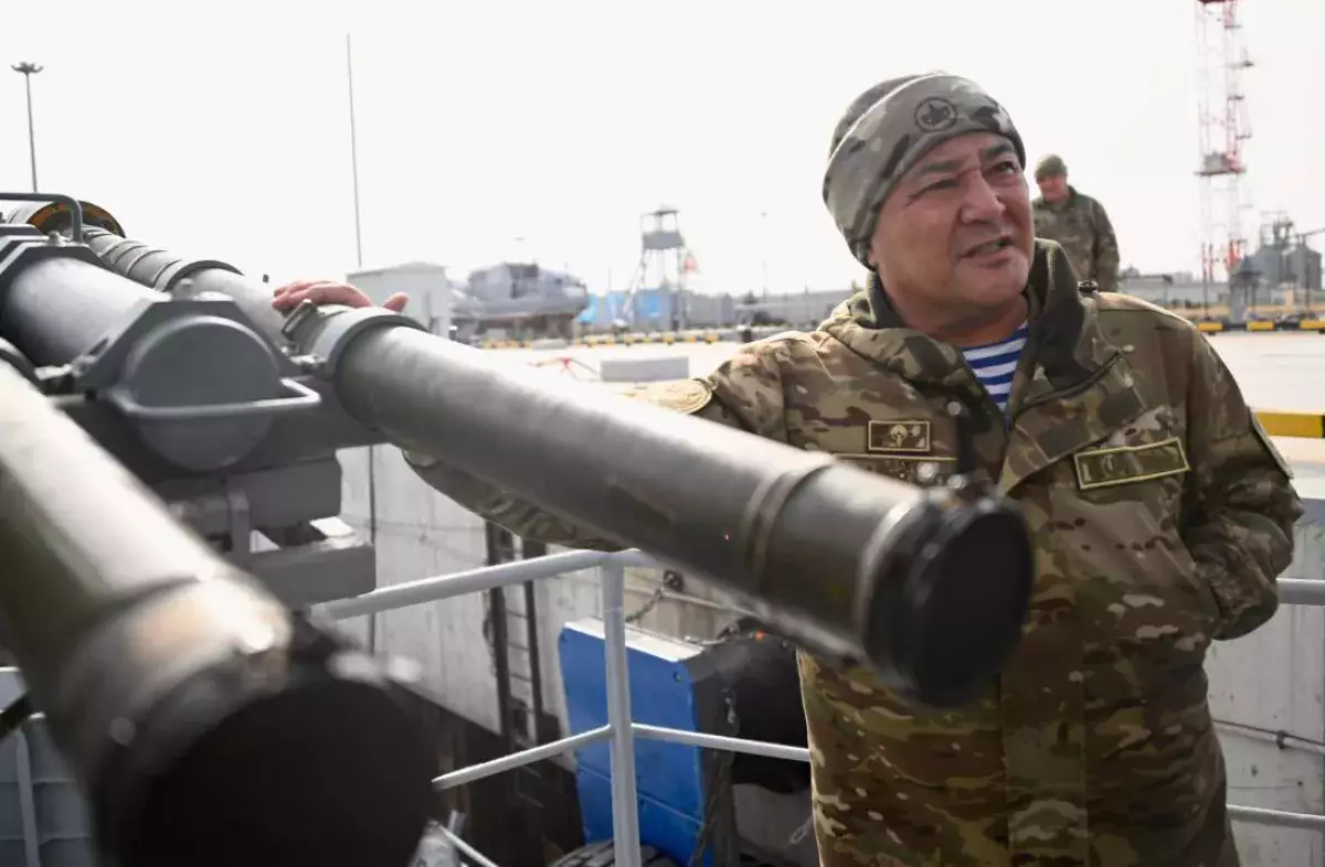 Казахстан проверил боеготовность флота на Каспийском море.