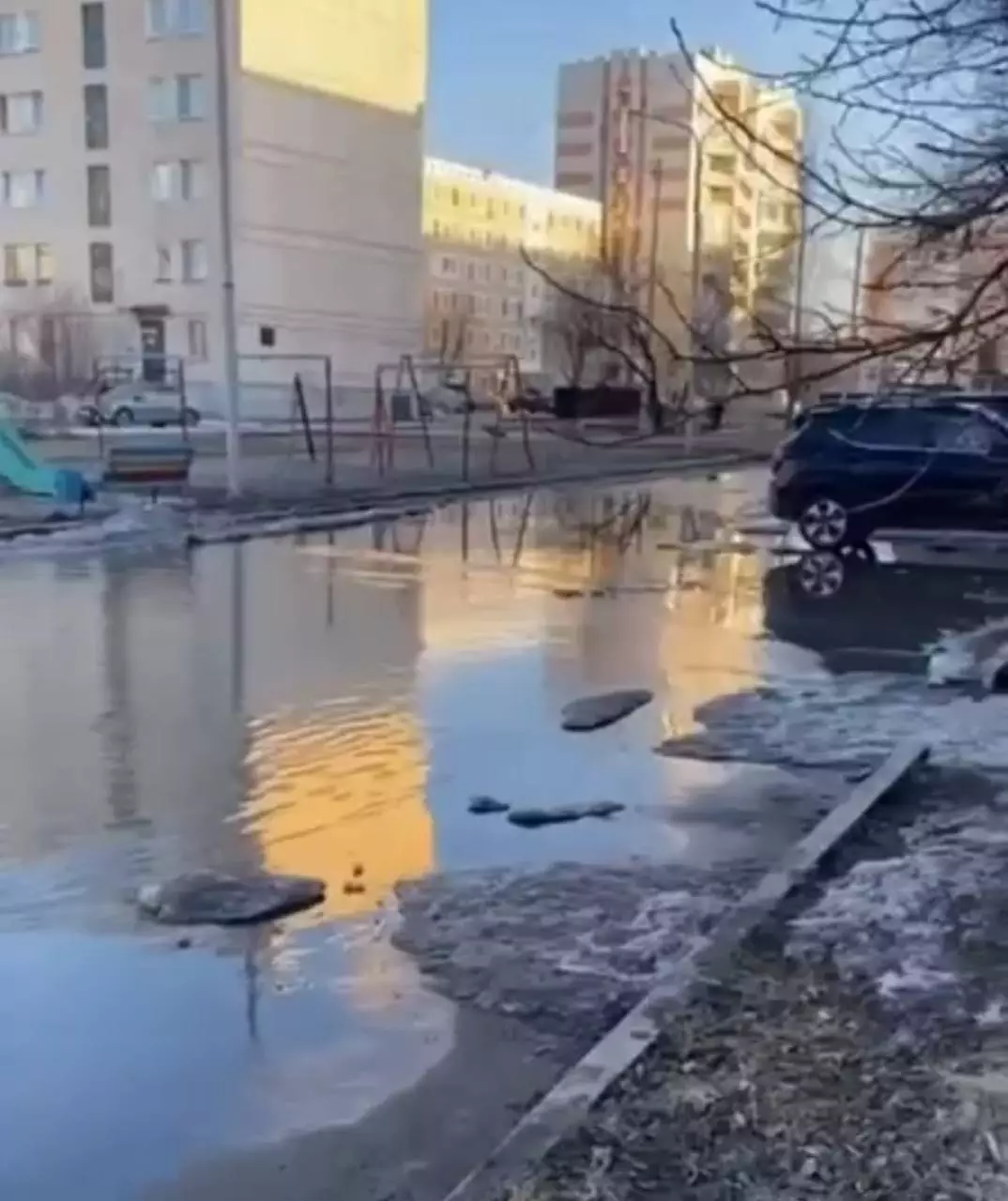 Көкшетауда жаңа асфальттан кейін аула көлге айналды