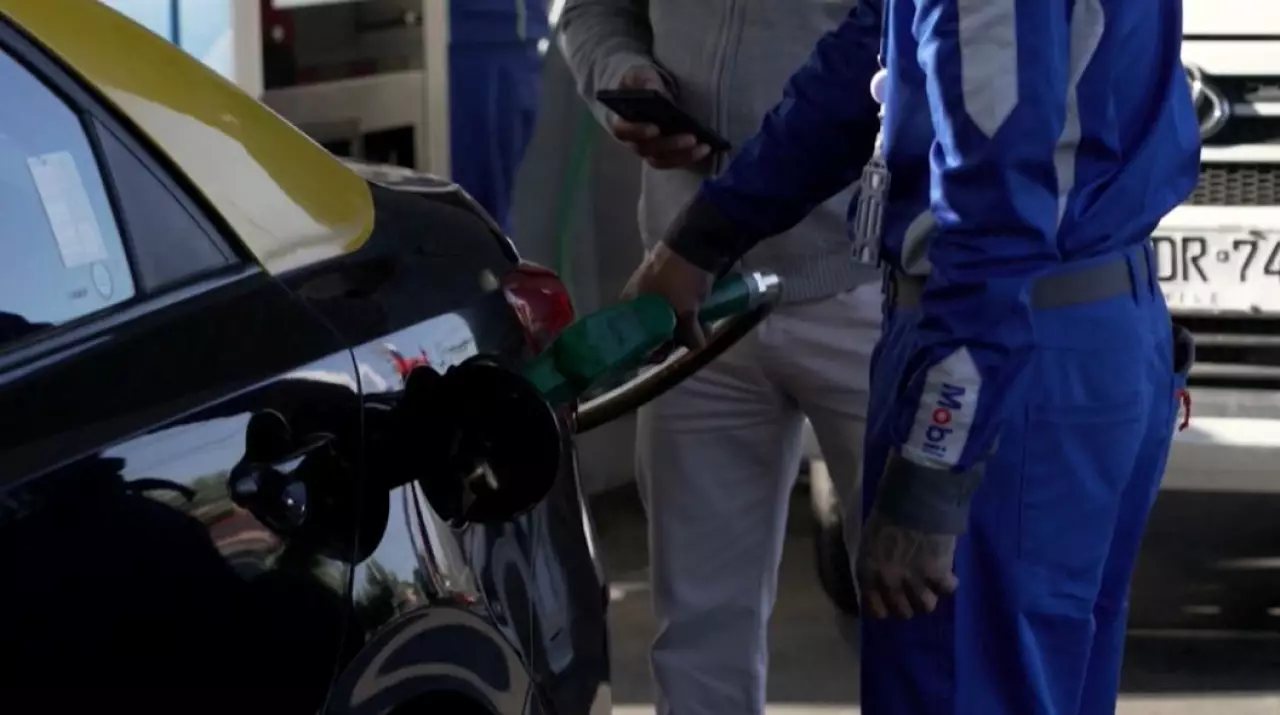 В Чили массово скупают топливо