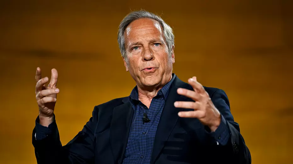 Роу предупреждает о масштабной перестройке рабочей силы и соглашается с Сандерсом: грядёт революция, невиданная ранее.