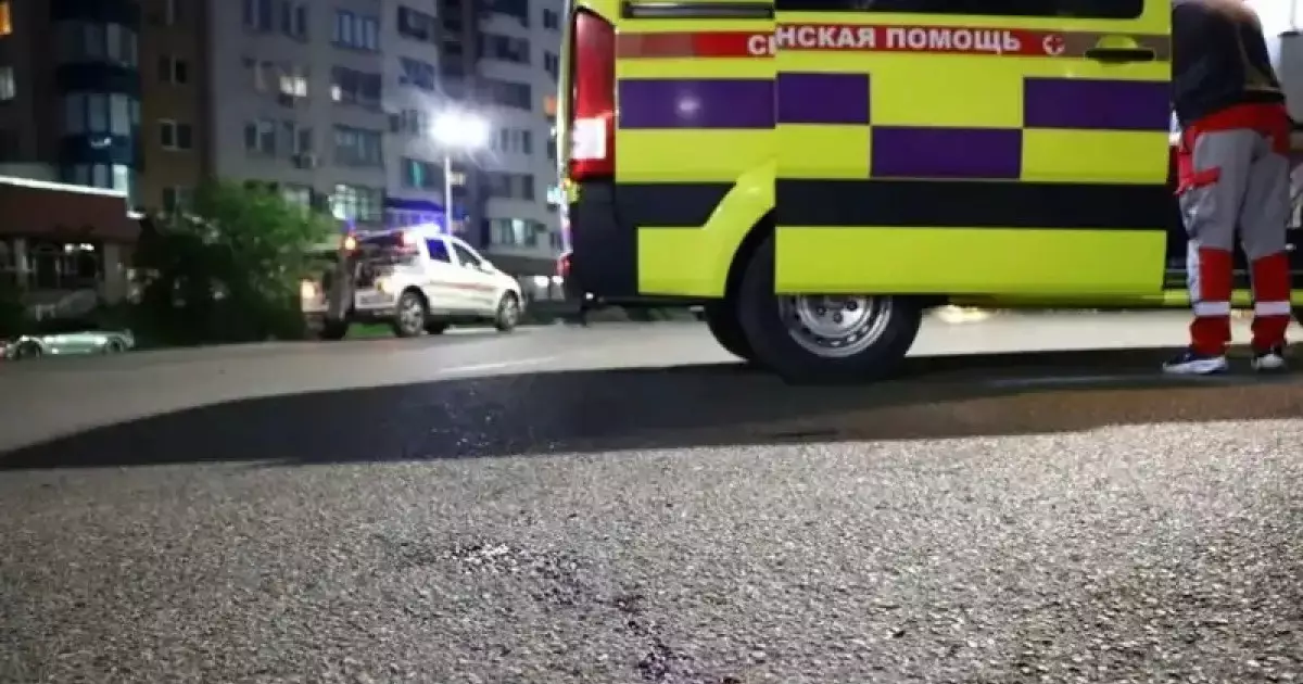  Дәрігерлер Ақтауда бесінші қабаттан секіріп кеткен қыздың жағдайы туралы айтты 