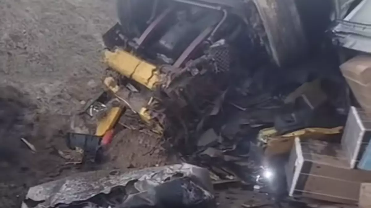 Легковушка вылетела на встречку и спровоцировала ДТП с фурой