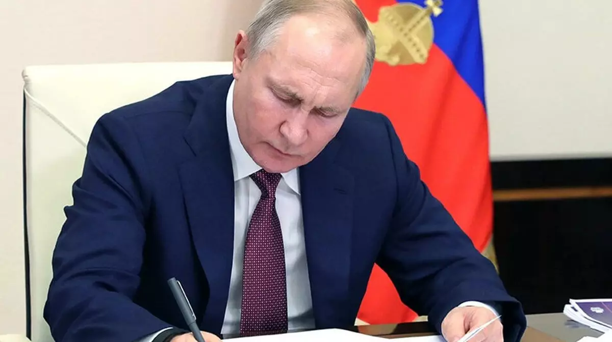 С 1 апреля россиянам запретили вывозить в ЕАЭС наличные рубли свыше $100 000