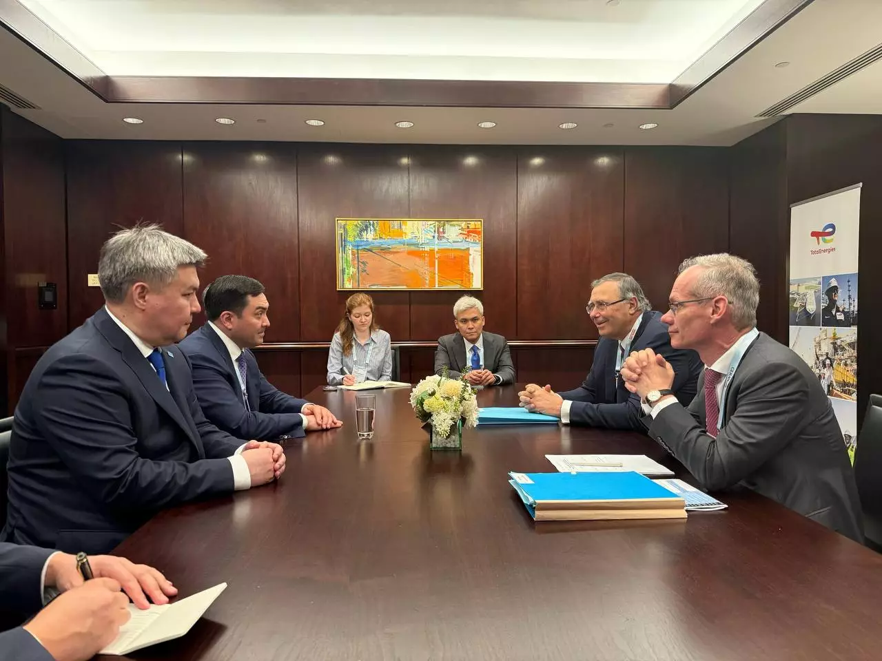 QazaqGaz и TotalEnergies обсуждают перспективы сотрудничества.