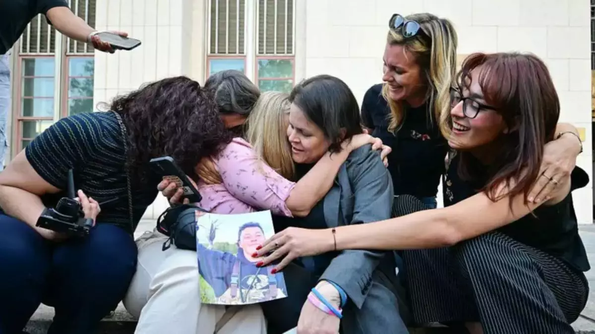 Жасөспірім Meta мен YouTube-ты психикасына зиян келтірді деп сотқа беріп, 3 миллион доллар өндіріп алды