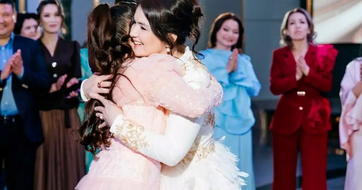  `Сұлулығында шек жоқ`: Жазира Байырбекованың құдағиы көпшілікті тәнті етті 