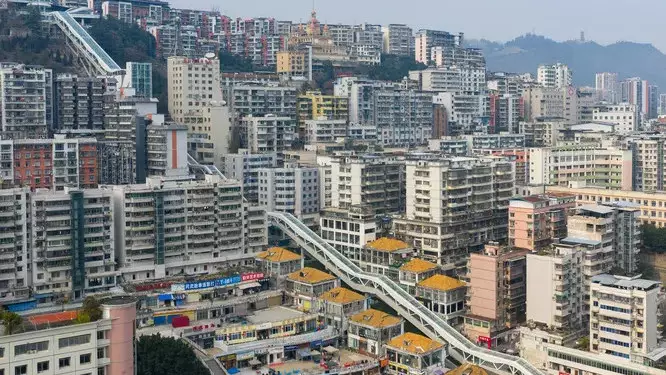 Қытайда әлемдегі ең ұзын эскалатор салынды