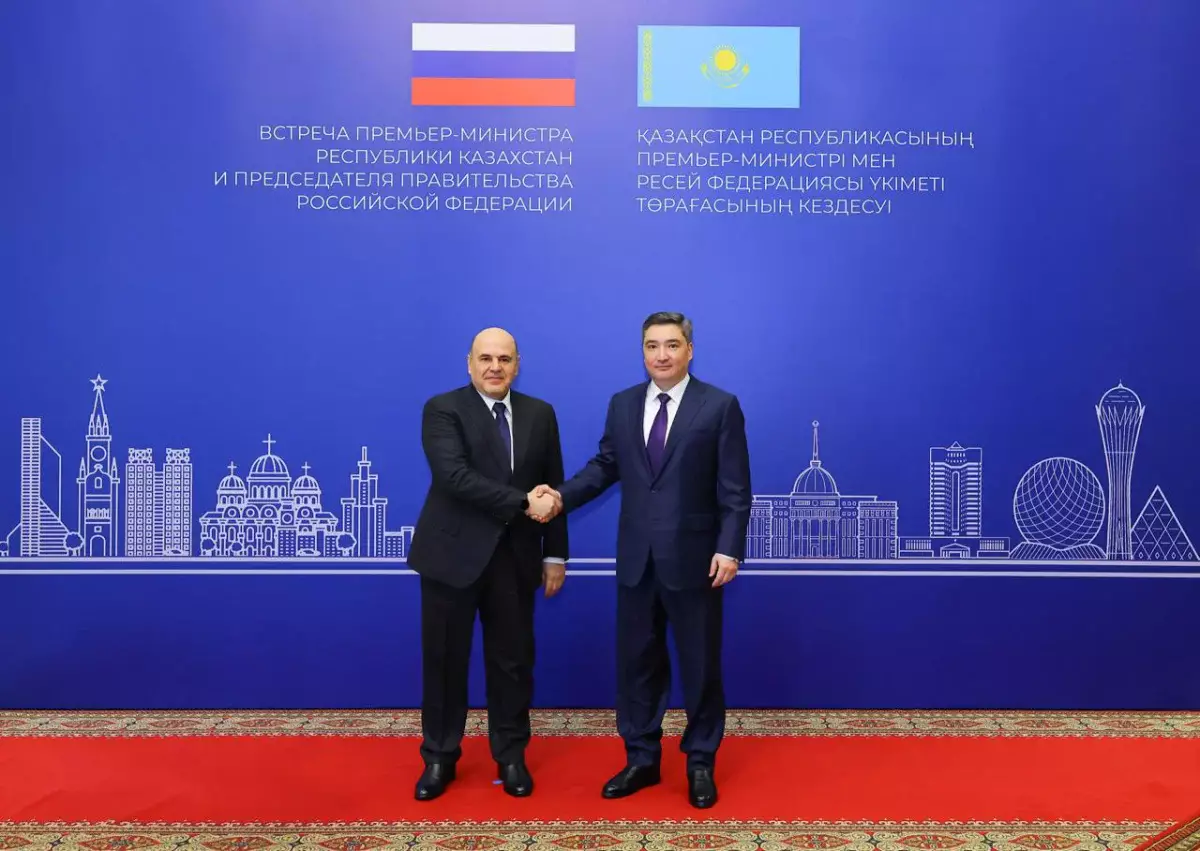 Кортеж премьер-министра России сняли на видео в Астане