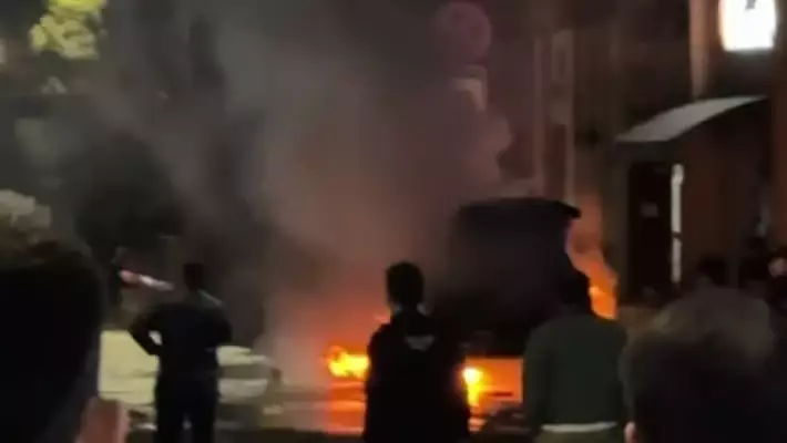 Пожарные больше часа не могли потушить загоревшийся в Ташкенте электрокар