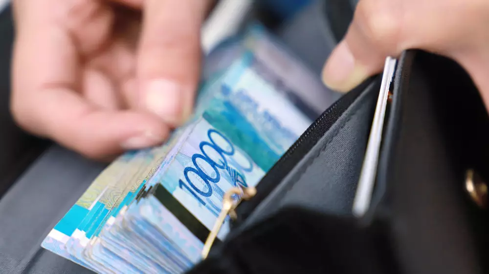 Через 3 месяца казахстанцам станет сложнее брать кредиты