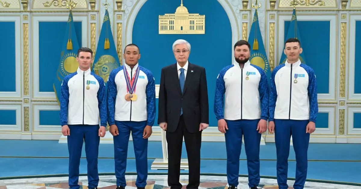   Президент Ербол Хамитовты III дәрежелі «Барыс» орденімен марапаттады   