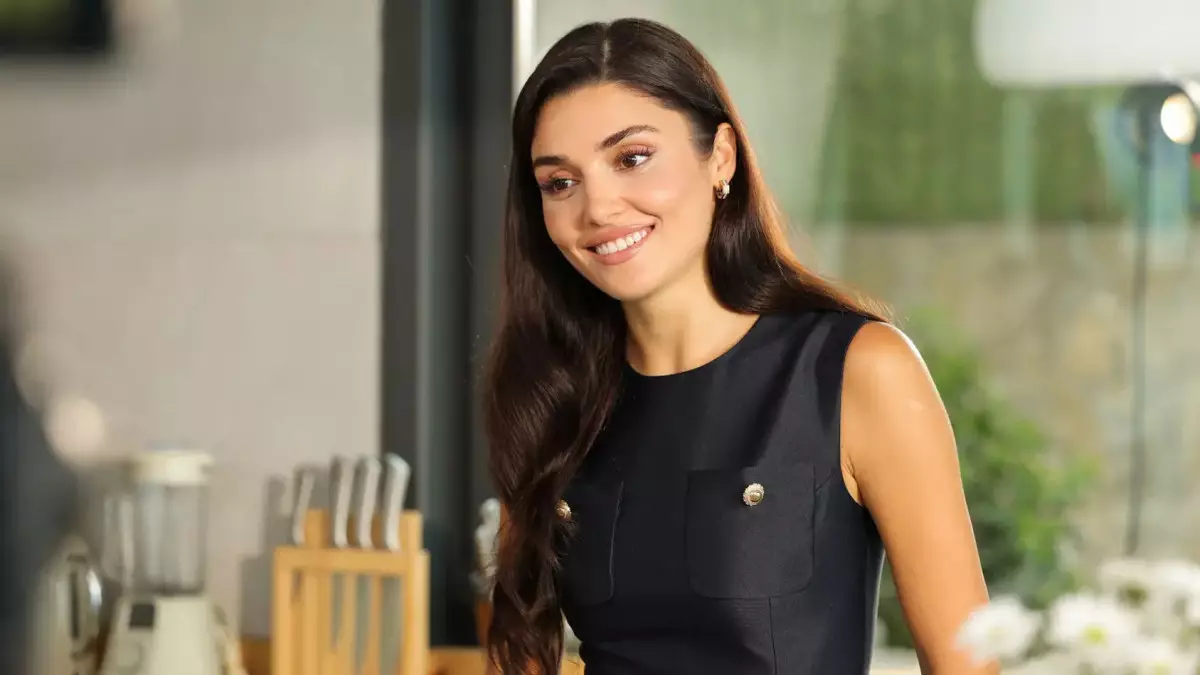 Түркияда атақты актриса Ханде Эрчелге іздеу жарияланып, «Бешикташтың»  экс-басшысы ұсталды