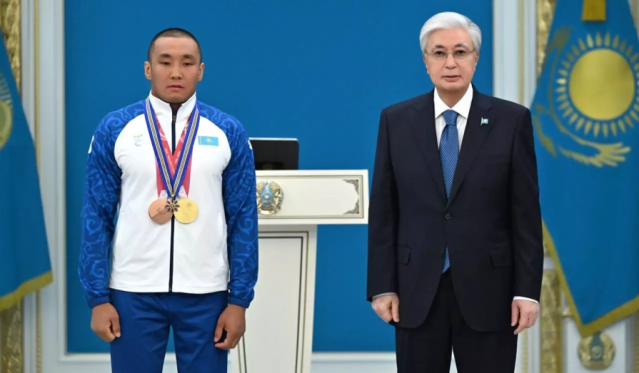 Президент наградил чемпиона Паралимпиады Ербола Хамитова