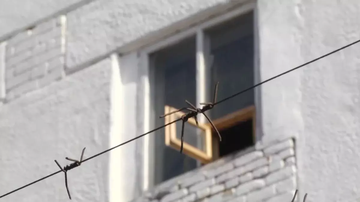 Атырауда сотталушылар арасында жанжал шығып, бірі оқиға орнында көз жұмды