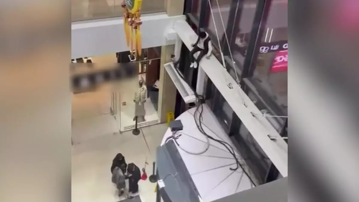 Ойын-сауық орталығында биіктен секірген жеткіншектің ата-анасына айыппұл салынды