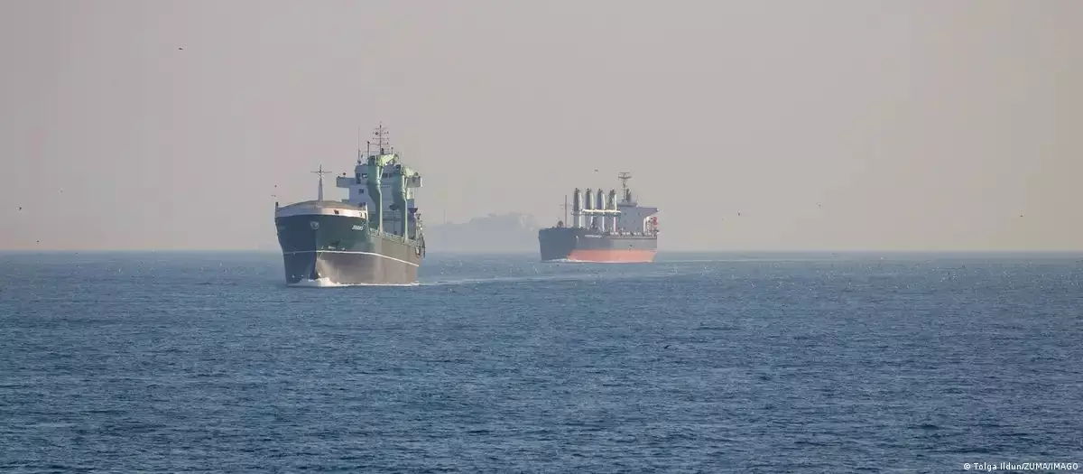 Турецкий танкер с нефтью из РФ подвергся атаке в Черном море