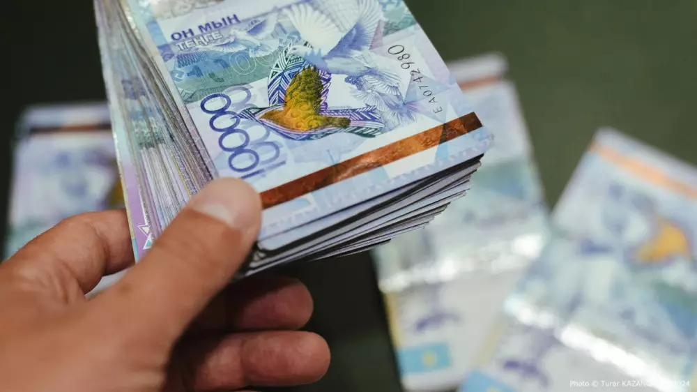 Салық органдары қазақстандықтардың нақты табысын тексере бастайды: бұл кімдерге қатысты?