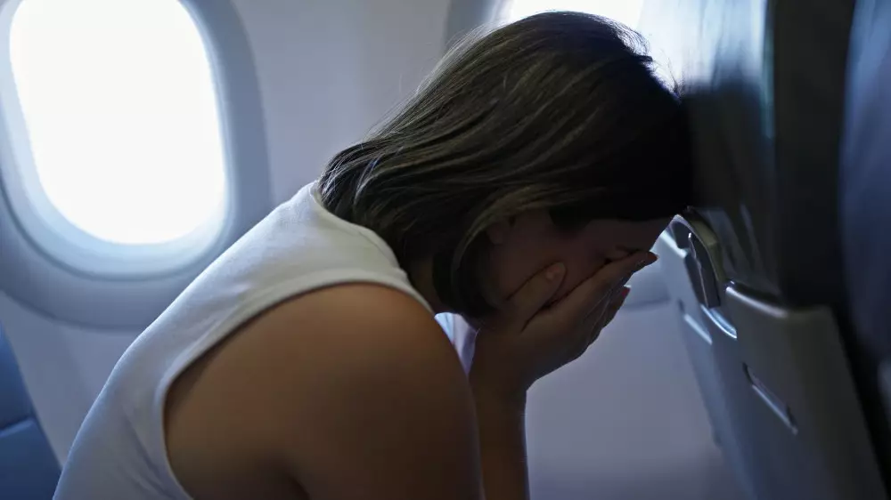 “Я боюсь самолётов“. Психолог рассказала, как преодолеть тревогу перед перелётом