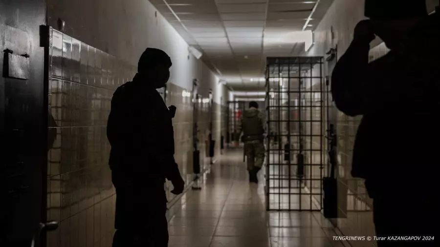 Еден жуатын ағашпен ұрған: Абай облысында түрмеде кісі өлтірген сотталушы тағы да жаза арқалады