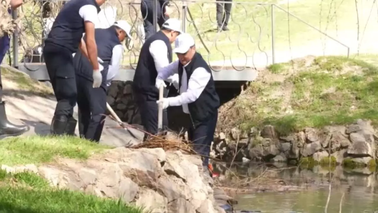 Родник «Ақ-Ата» очистили в Туркестанской области