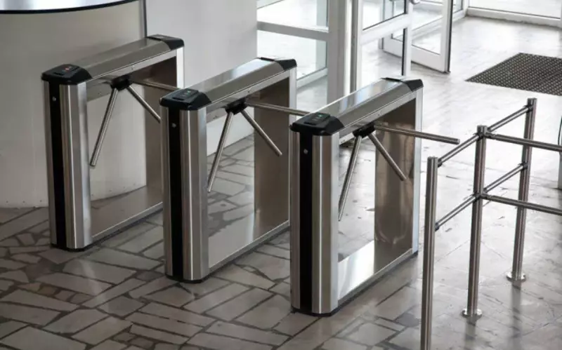 Очереди в метро Алматы: новые турникеты вызвали задержки