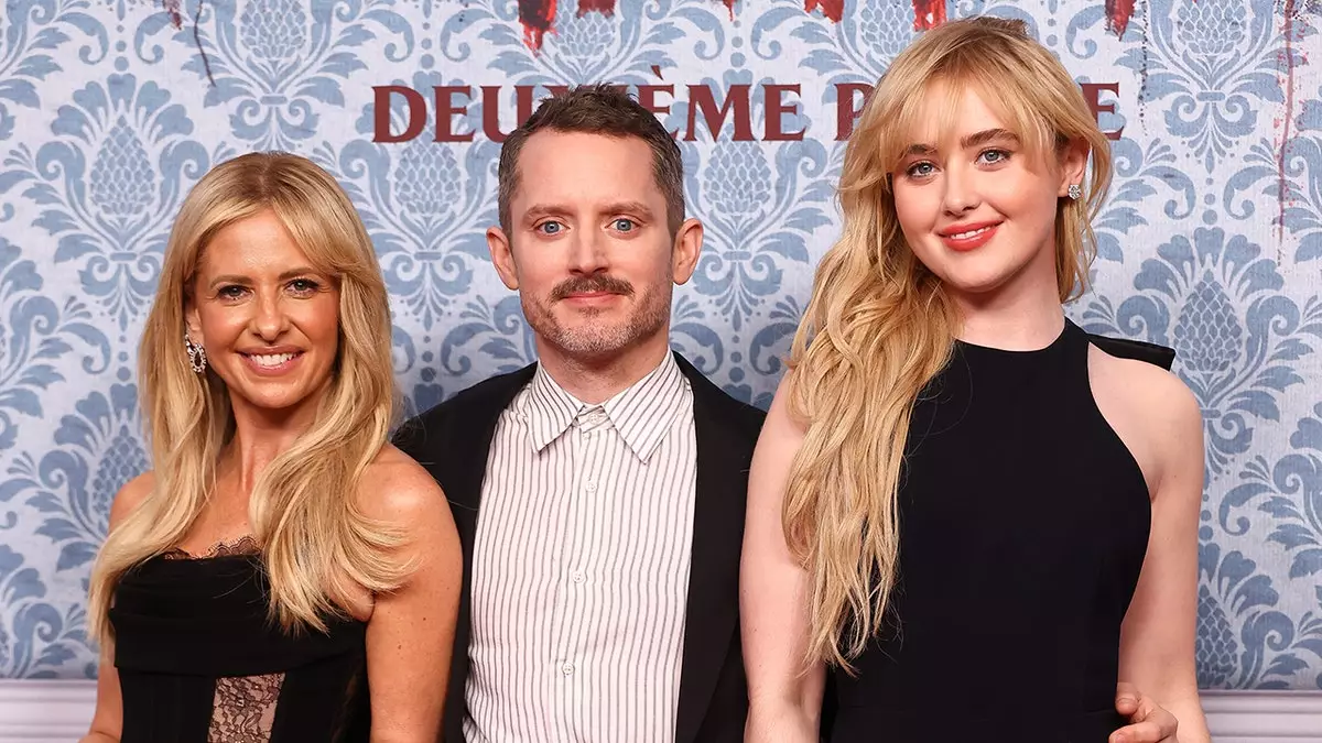 Сара Мишель Геллар и Элайджа Вуд были вынуждены эвакуироваться из отеля в Париже из-за пожара.