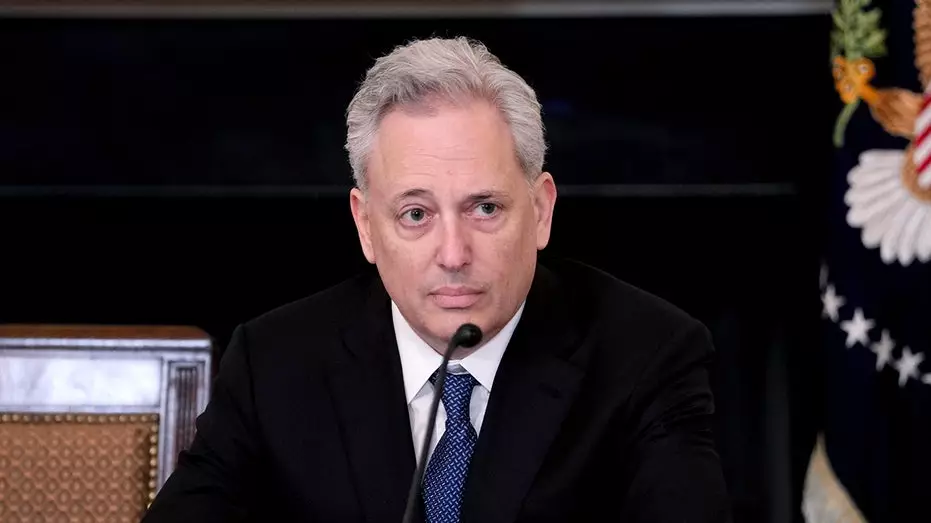 Трамп назначил Дэвида Сакса сопредседателем консультативного совета по технологиям, расширив его роль в сфере ИИ и криптовалют.