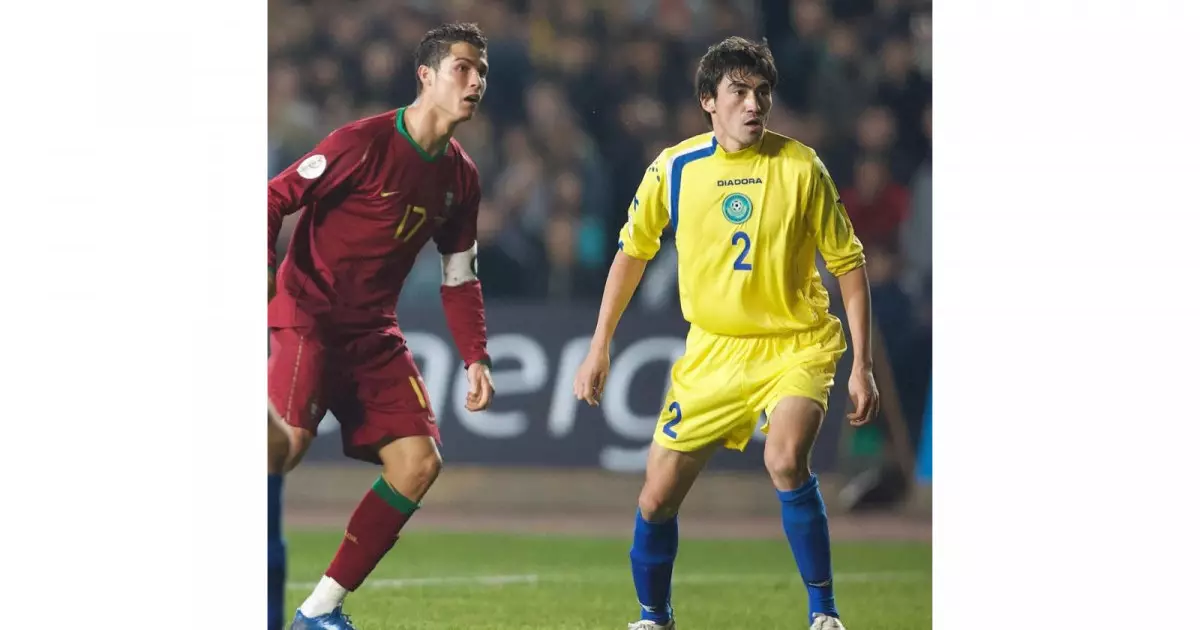  «Көмек керек»: Самат Смақов футбол жейдесін аукционға  шығарды 