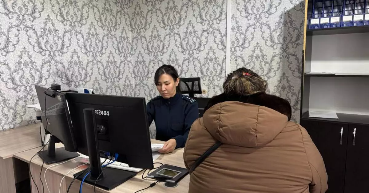  «Балаңды грантқа түсіремін»: Қарағандыда алаяқ тұрғындардан 15 млн теңге алған 