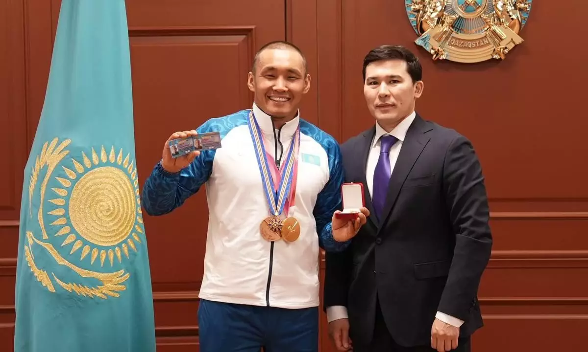 Паралимпиада чемпионы Ербол Хамитовқа “Қазақстанның еңбек сіңірген спорт шебері” атағы берілді