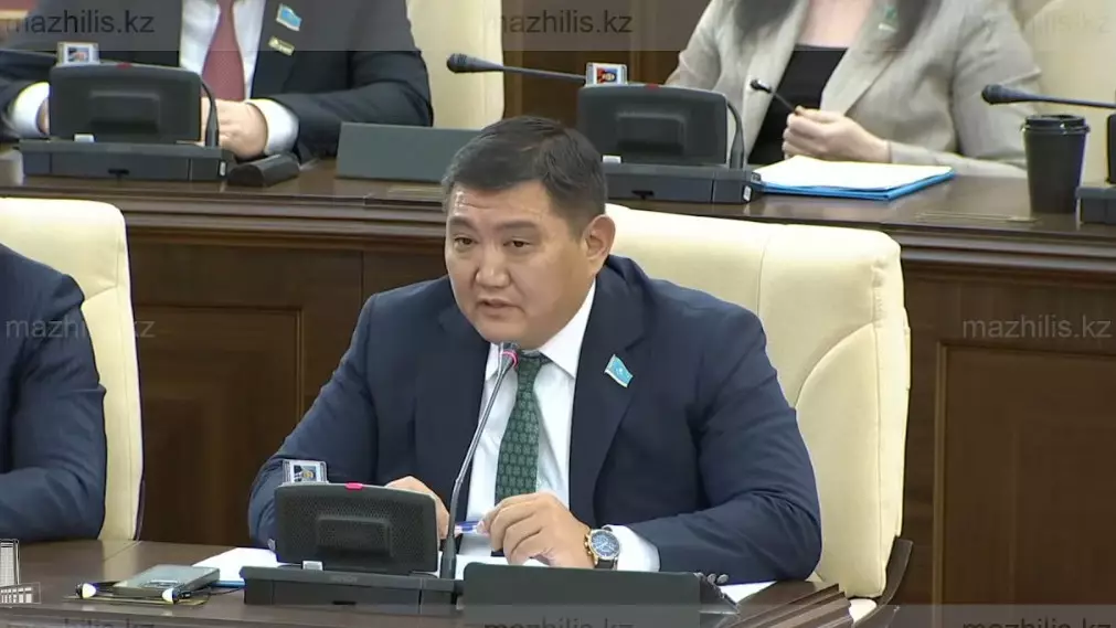 "Мажорлар" дәуірі өтті: Депутаттар Алматыдағы жол апатынан кейін тәртіп орнатуды талап етті