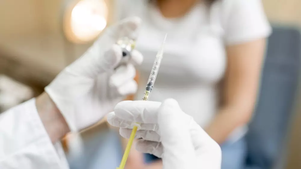 “Пустят только со справкой“. Какие прививки нужны казахстанцам перед поездкой за границу