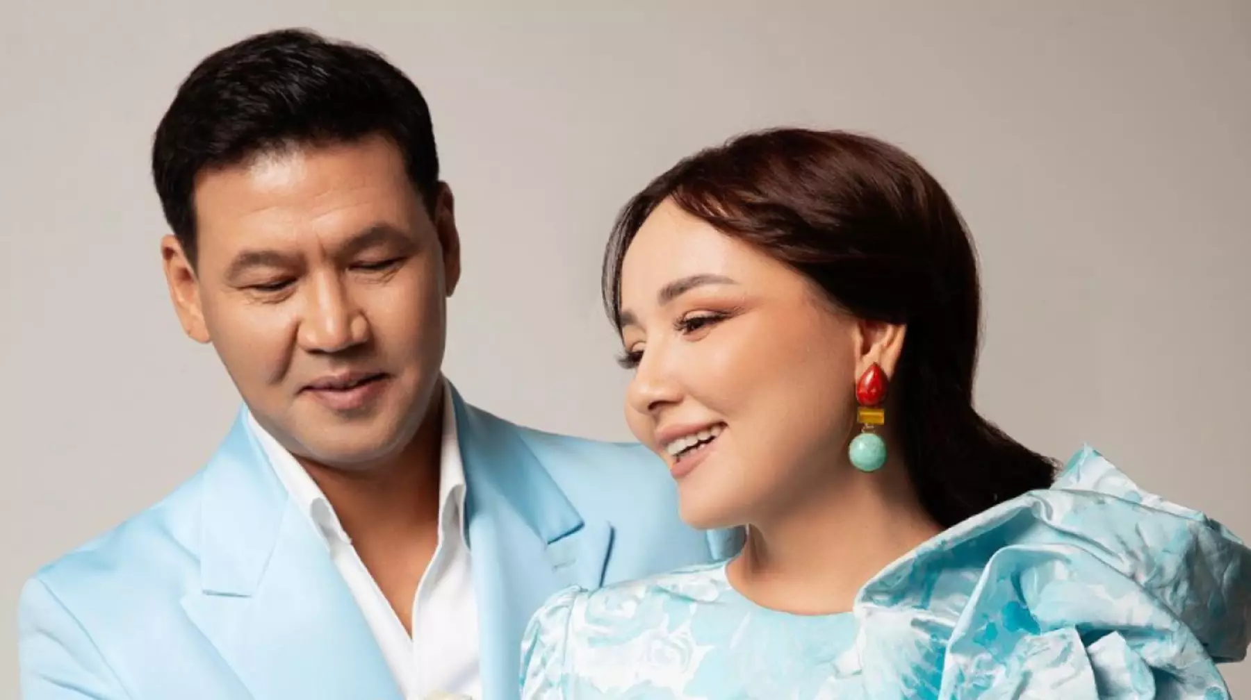 «Су жаңа көлік, шетелге жолдама, тұрмыстық техника»: Жанболат пен Жазираның ұлының үйлену тойы қалай өтті? (ВИДЕО)