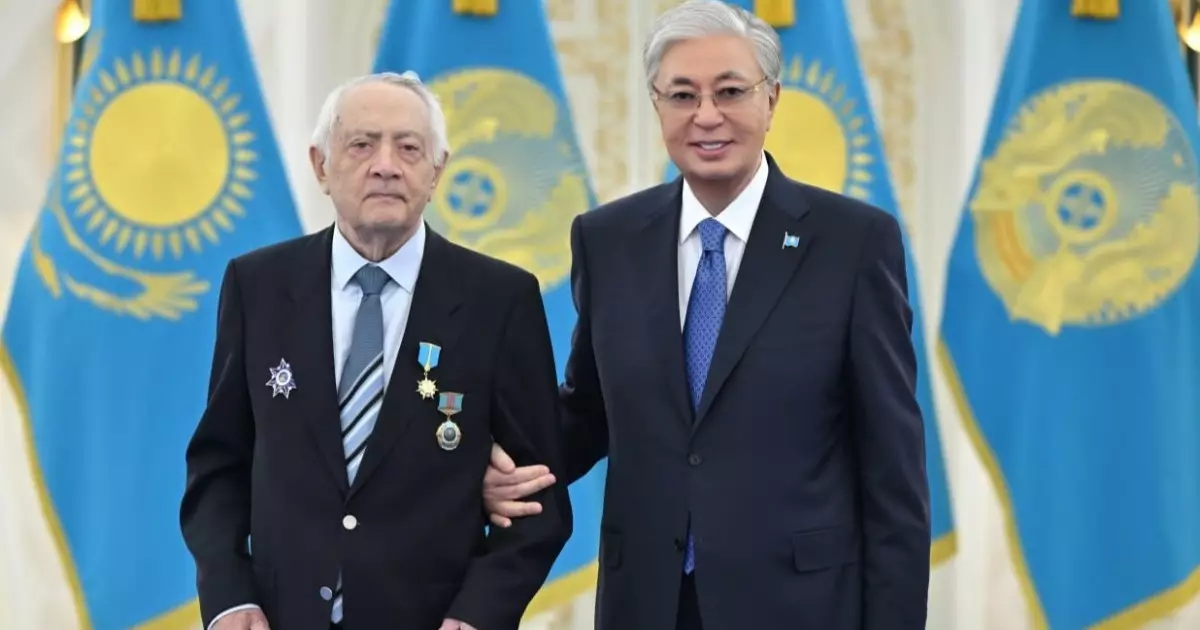  Тоқаев Ерванд Ильинскийге «Қазақстанның Еңбек Ері» атағын тапсырды 