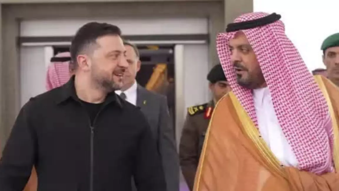 Зеленскийдің тосын сапары: Украина президенті Парсы шығанағы елдеріне не көздеп барды?