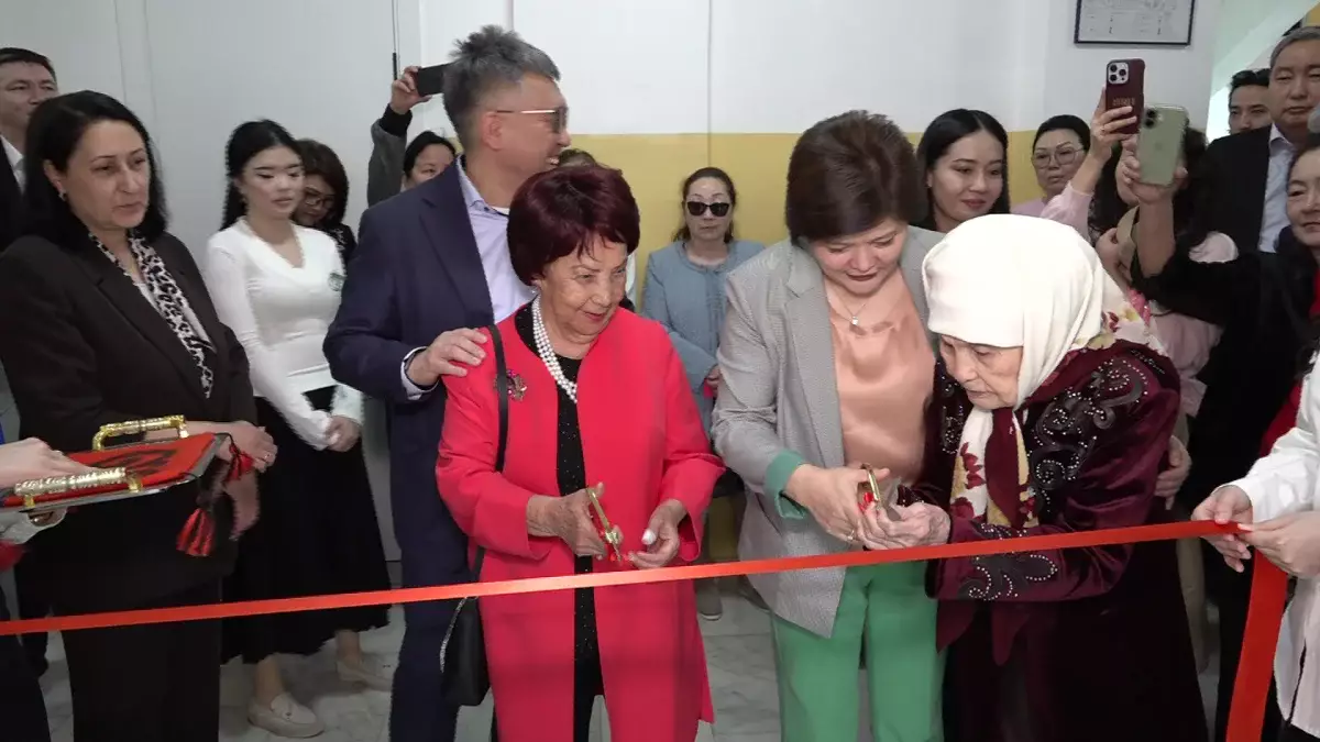 Ұлағатты ұстаз өнегесі: Алматыда Балкен Балапанованың құрметіне аудитория ашылды