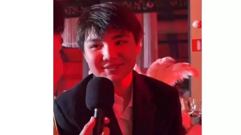 "Мамам мен папам үйде, төсекте..."деген Қайрат Нұртастың ұлы күлкіге қалды